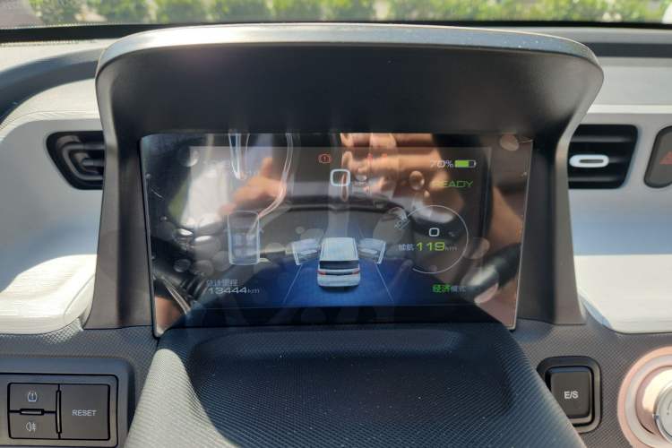 Used Wuling Hongguang MINIEV 2022 Macaron Premium Model – Lithium Iron Phosphate