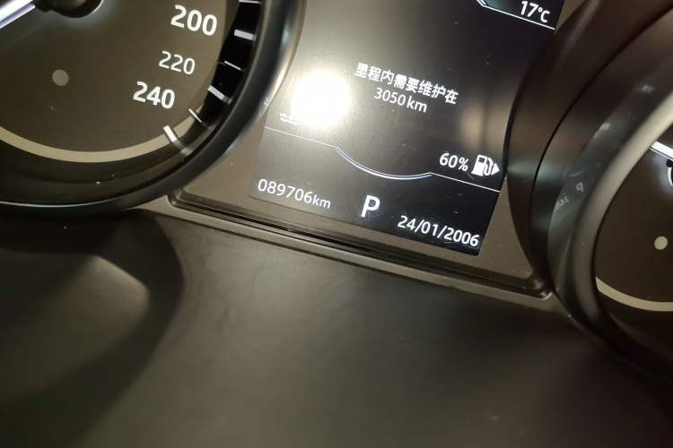 Used Land Rover Discovery Sport 2018 240 PS SE Version Odometer Close Up