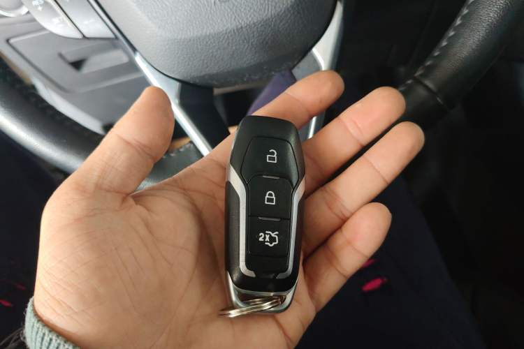 Used Ford Edge 2016 EcoBoost 245 Four-Wheel Drive Titanium Edition 7-Seater
