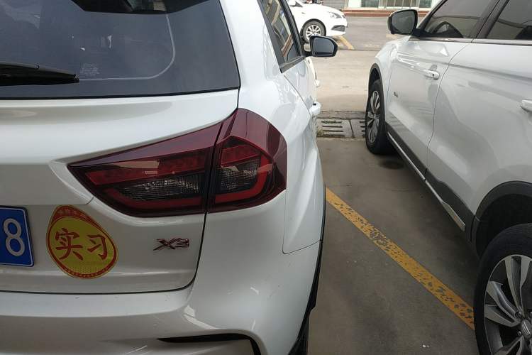 Used Geely Auto Vision X3 2019 Upgraded Model 1.5L Manual Elite Version
