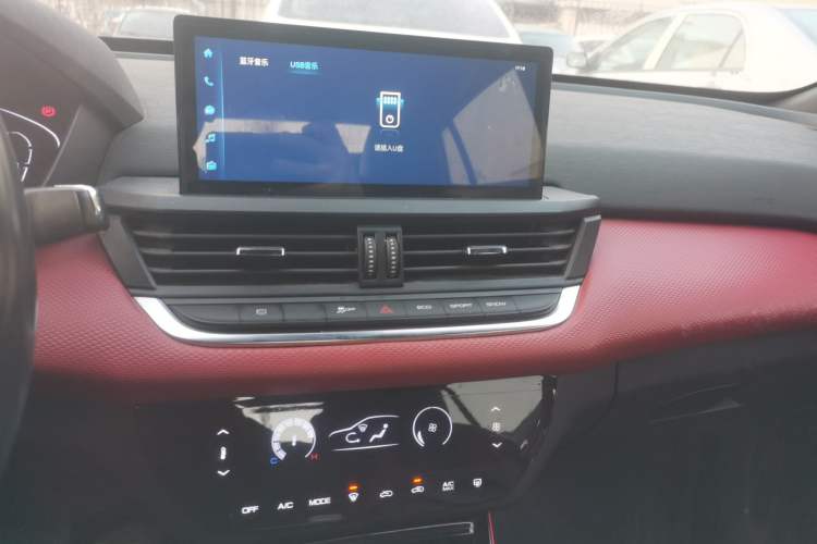 Used Dongfeng Aeolus Yixuan 2022 230T Automatic Adaptive-Beam Knight Edition Audio And AC Panel