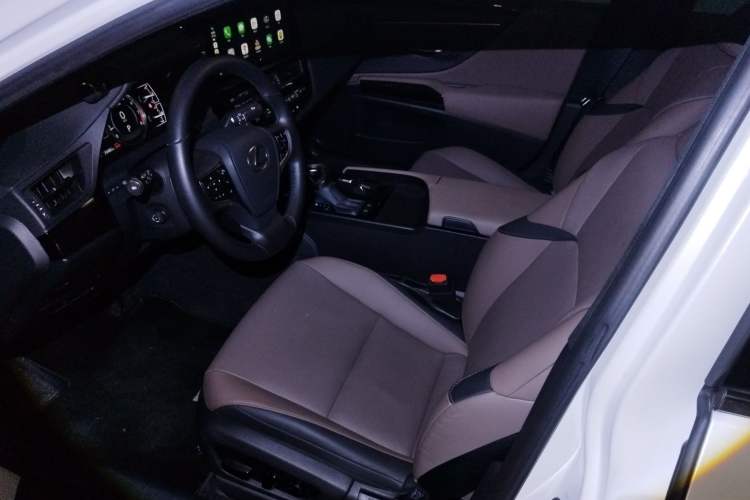 Used Lexus ES 2023 200 Excellence Edition
