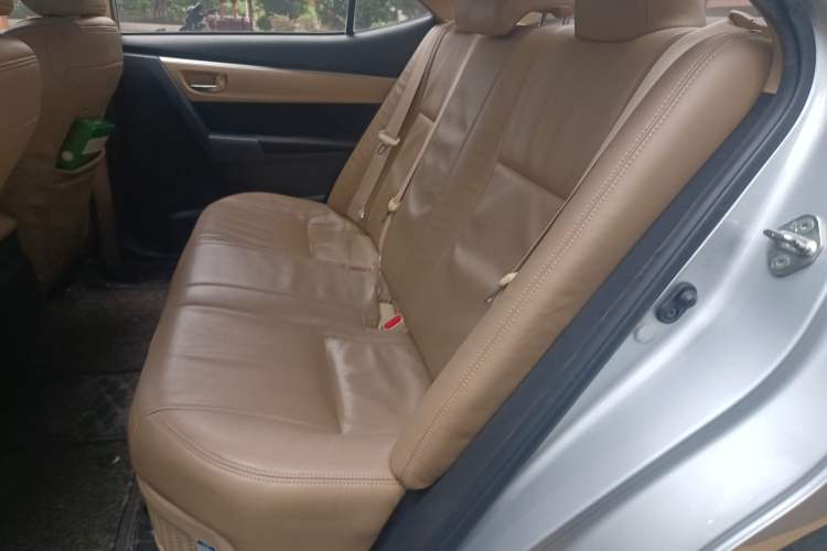 Used Toyota Levin 2017 Revised Dual-Engine 1.8H GS E-CVT Elite Sunroof Version China VI Standard Left Rear Seat