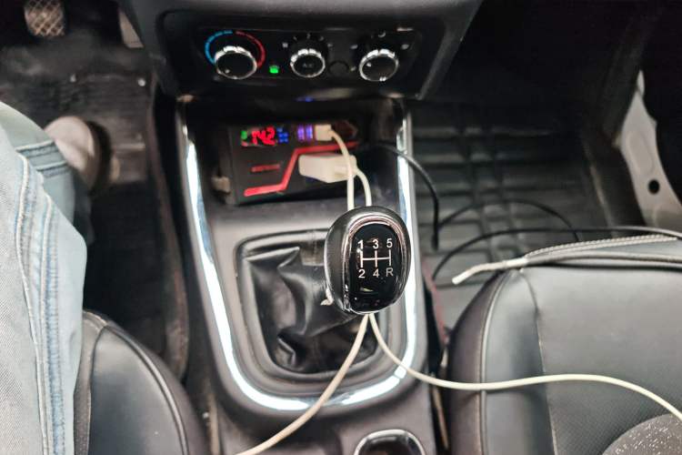 Used Jinbei Gold Hiace 2023 1.5L Passenger Van Travel Lion 5/6/7-Seater with Central Air Conditioning
