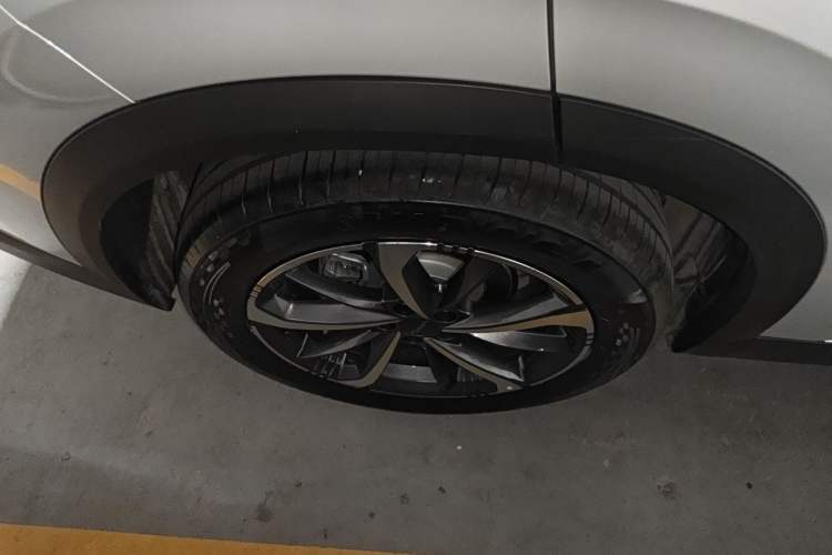 Used Dongfeng Aeolus Mage 2024 HONOR Edition DH-i 1.5T Luxury Model
