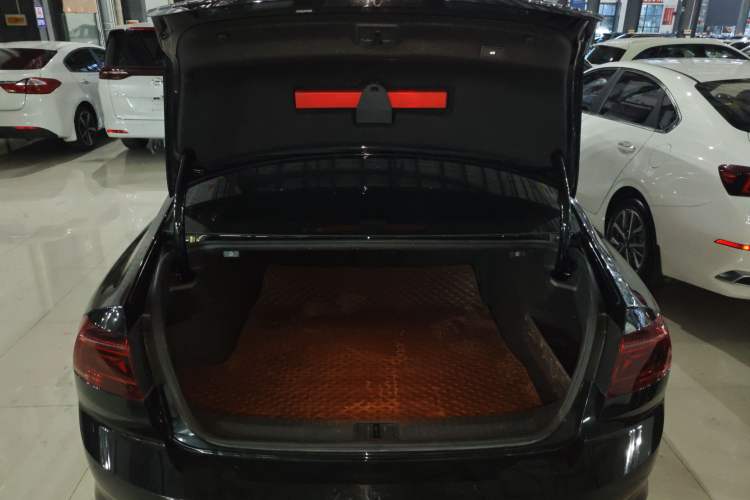 Used Volkswagen Magotan 2023 2 Million Units Commemorative Edition 330TSI DSG Luxury Version Trunk