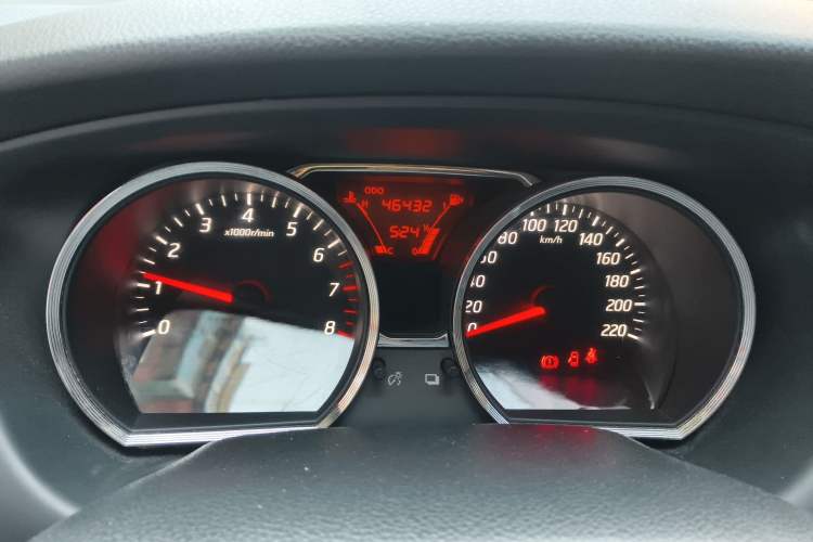 Used Nissan Livina 2015 1.6XE Manual Comfort Edition Odometer Close Up