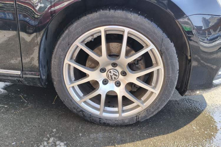 Used Volkswagen Magotan 2016 1.8TSI Smart Comfort Model Right Front Wheel Hub