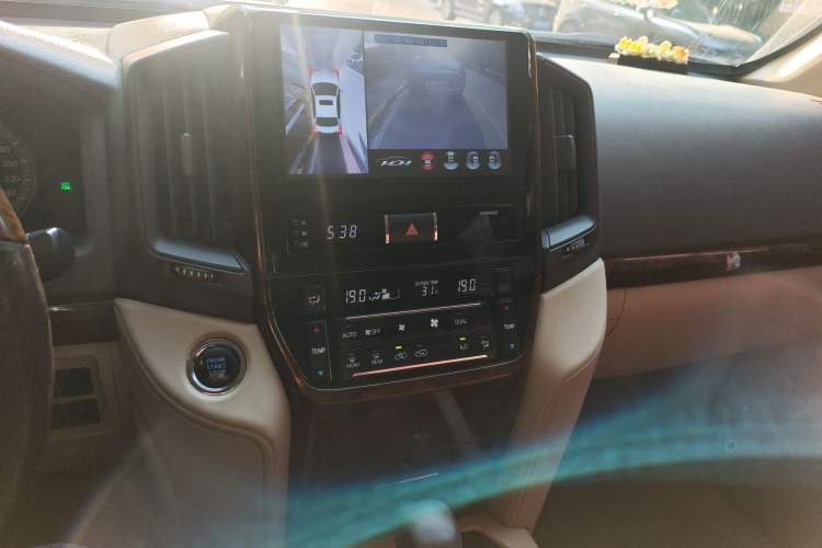 Used Toyota Land Cruiser 2018 4.0 Iron-Wheel Refrigerator Basic Version with No Electric Base Middle East Market