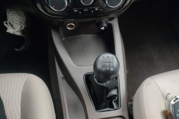 Used Wuling Rongguang V 2016 1.2L Standard Version
