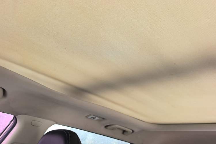 Used Geely Auto Emgrand X7 Sport 2018 1.8TD Automatic Two-Wheel Drive Zhiya Model Headliner