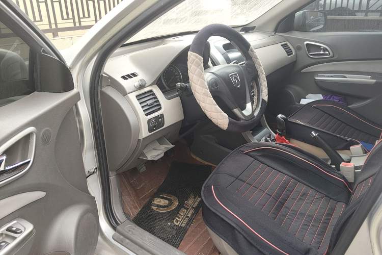 Used Baojun 630 2011 1.5L manual Comfort trim level