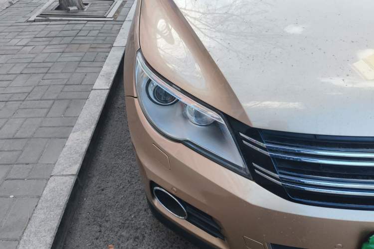 Used Volkswagen Tiguan 2012 2.0 TSI Automatic All-Wheel Drive Flagship Edition Right Front Headlight