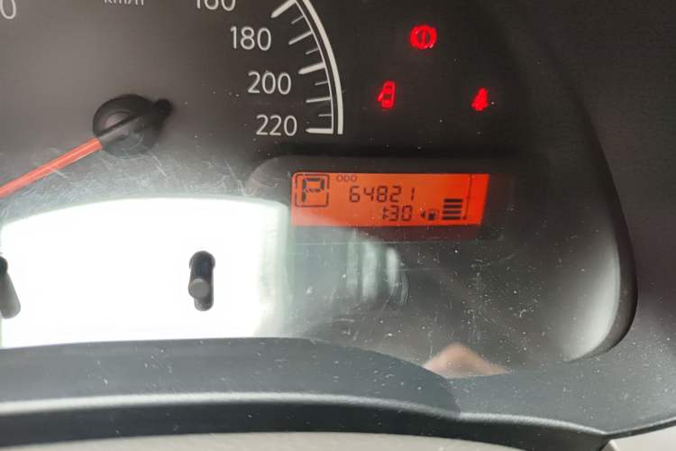 Used Nissan Sunny 2011 1.5XE CVT Comfort Edition Odometer Close Up