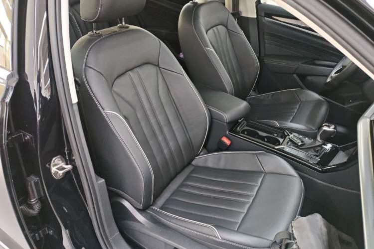 Used Volkswagen Passat 2022 330TSI Elite Edition Custom Version
