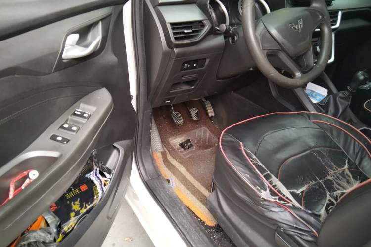 Used Wuling Hongguang S3 2019 1.5L Manual Standard Version China VI Standard