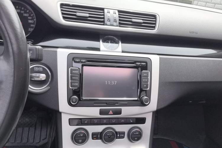 Used Volkswagen Magotan 2016 1.8TSI Luxury Comfort Model Audio And AC Panel