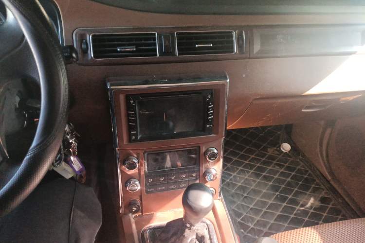 Used Higer Longwei 2015 2.8T Diesel Manual Two-Wheel Drive Big Double Classic Edition JE493
