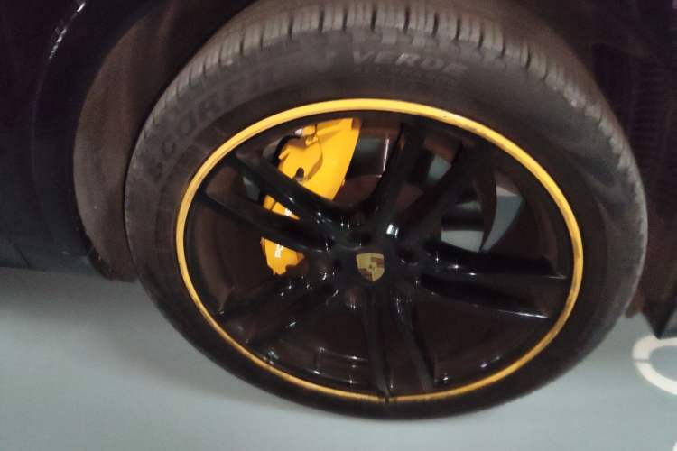 Used Porsche Cayenne 2019 Coupé 3.0T Right Front Wheel Hub