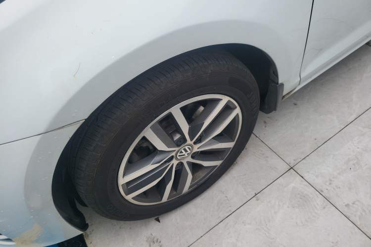 Used Volkswagen Golf 2016 230TSI Automatic Luxury Version Left Front Wheel Hub