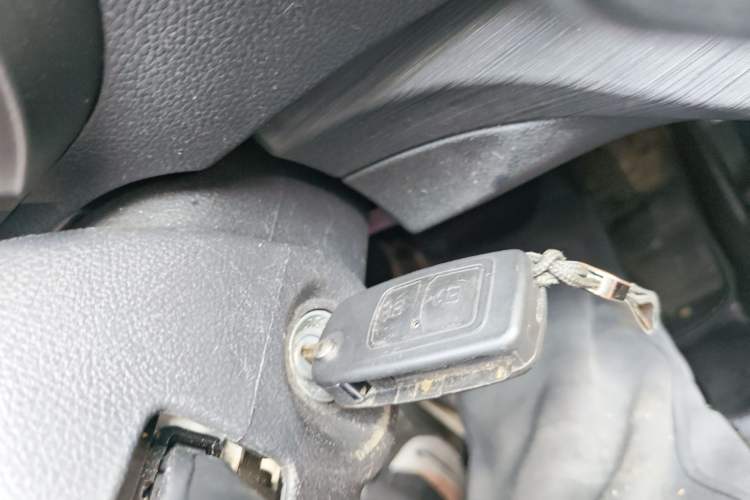 Used CHANGAN KAICHENG Ruixing EM80 2025 Passenger Version Comfort Edition 6-Seater 300 km Dual-Swing Doors Vehicle Key