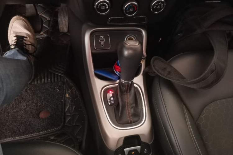 Used Jeep Compass 2017 200T Automatic Enjoyment Version Gear Lever