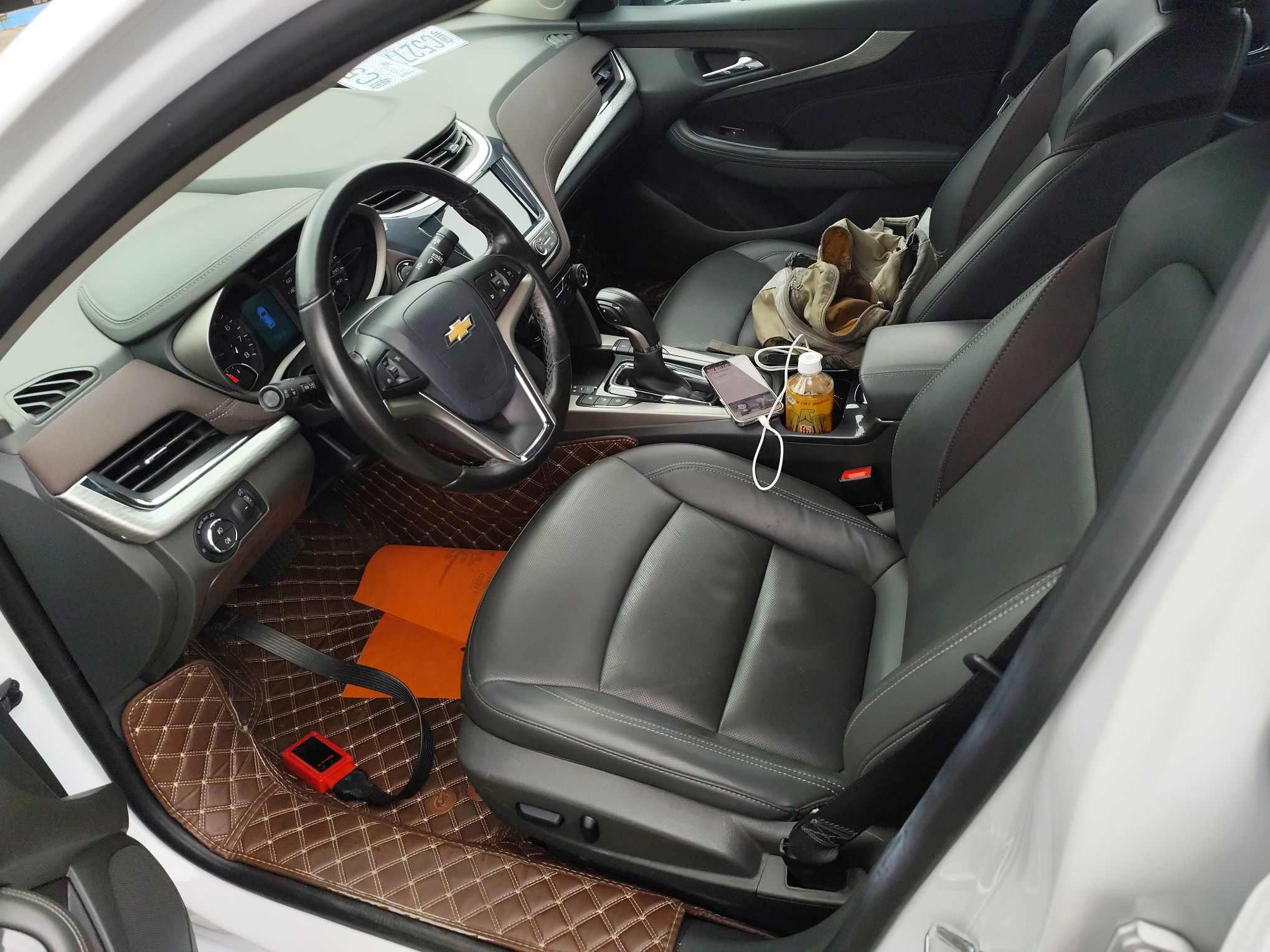 Переднее сиденье в автомобиле