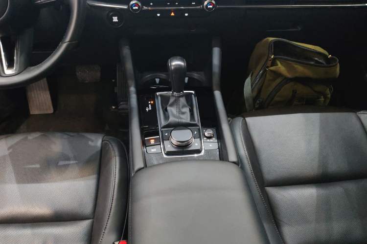 Used Mazda 3 Axela 2023 2.0L Automatic Zhiyao Edition Gear Lever