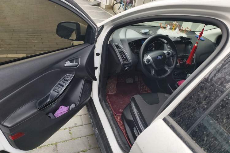 Used Ford Focus 2012 Hatchback 1.6L Automatic Fashion Edition
