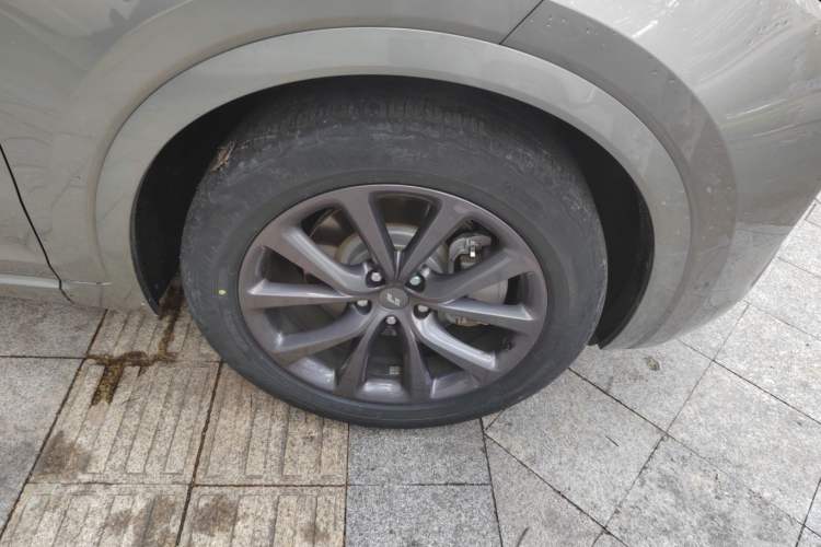 Used Li Auto ONE 2021 Extended-Range 6-Seater Version Right Front Wheel Hub