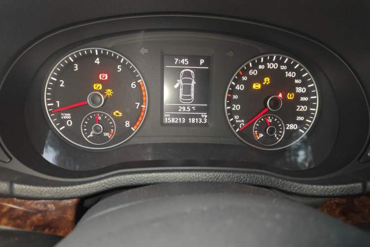 Used Volkswagen Passat 2011 1.8TSI DSG Prestige Edition Odometer Close Up