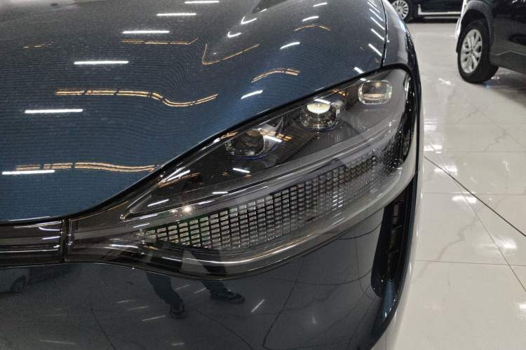 Used Hima AITO M9 2024 Range-Extended Ultra Version 42 kWh 6-Seater Model Left Front Headlight