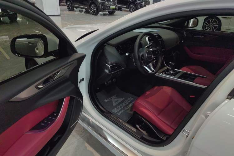 Used Jaguar XEL 2024 2.0T 250 PS R-DYNAMIC S Advanced Sport Edition Driver Seat