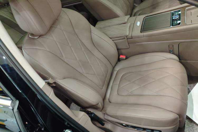 Used Hima AITO M9 2024 Range-Extended Ultra Version 52 kWh 5-Seater Model Right Front Seat