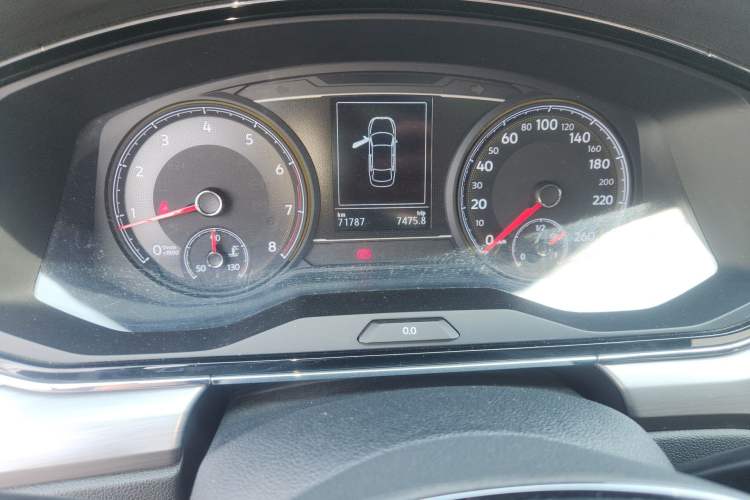 Used Volkswagen Lamando 2019 280TSI DSG Comfort Edition China VI standard Odometer Close Up