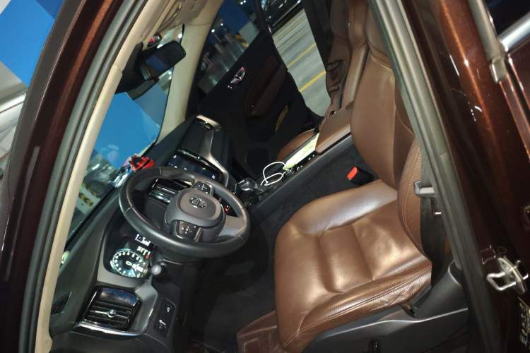 Used Volvo XC60 2019 T5 4x4 Smart Edition China VI Standard Left Front Seat