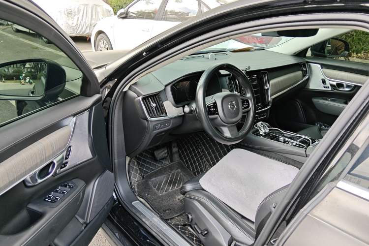 Used Volvo S90 New Energy 2021 T8 e-Drive Hybrid Luxury Edition