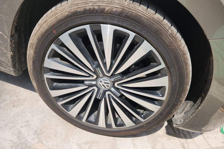 Used Volkswagen Passat 2019 380TSI Luxury Edition China VI Standard Right Front Wheel Hub