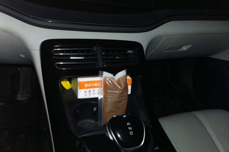 Used BYD Qin PLUS 2024 HONOR Edition DM-i 55KM Leading Model Gear Lever