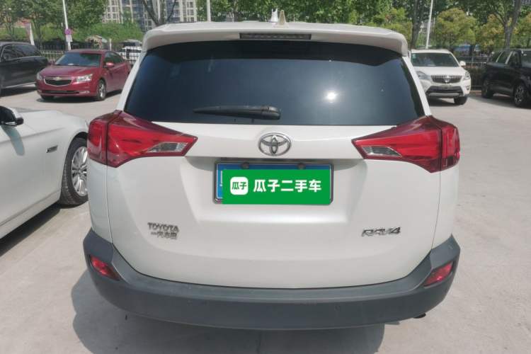 Used Toyota RAV4 2015 2.0L CVT Two-Wheel Drive Fashion Edition
