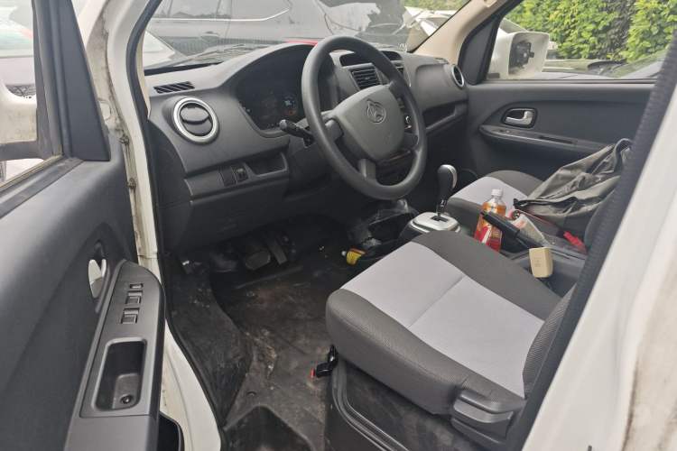 Used CHANGAN KAICHENG Ruixing EM60 2021 Pure Electric Van Transporter 60kW Driver Seat