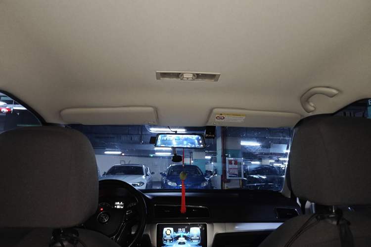 Used Volkswagen Gran Lavida 2015 1.6L Automatic Fashion Edition Headliner