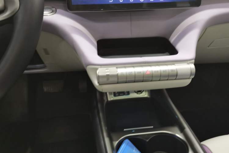 Used BYD Dolphin 2021 405 km Fashion Edition Gear Lever