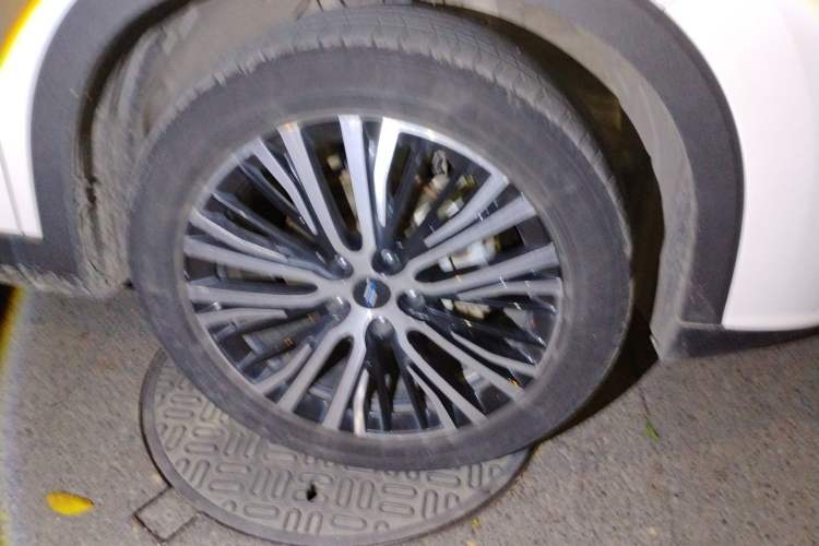 Used CHANGAN OSHAN X7 2021 1.5T Automatic Luxury Model Right Front Wheel Hub