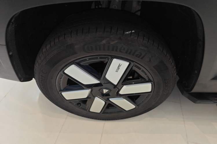 Used Deepal G318 2024 Four-Wheel-Drive Air Suspension Model Exterior 4