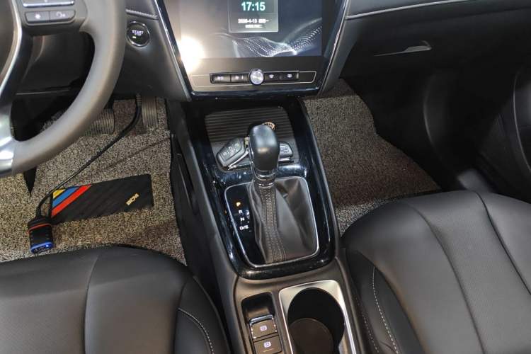 Used Roewe i5 2020 1.5L Automatic 4G Connect Luxury Flagship Edition Gear Lever