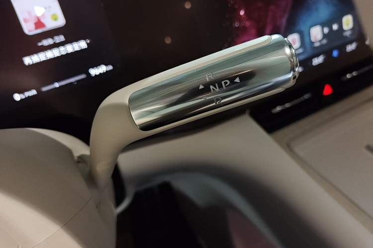 Used Hima AITO M8 2025 Model, Pure Electric Max+ Six-Seat Long-Range Version Gear Lever