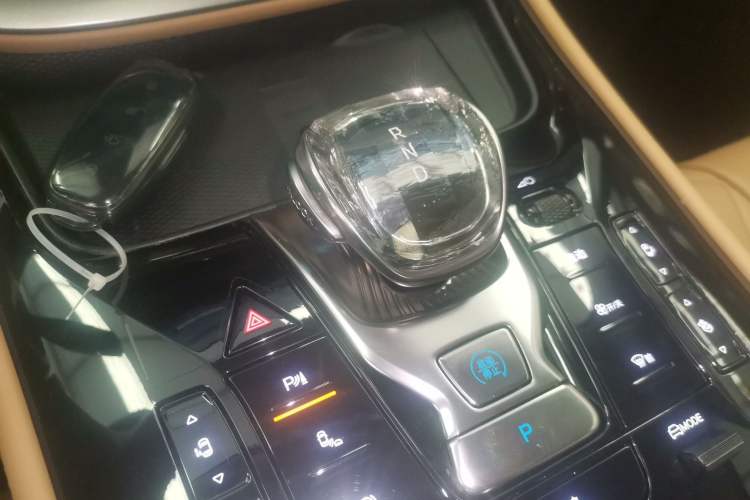 Used Denza D9 2024 DM-i 980 Four-Wheel Drive Prestige Model
