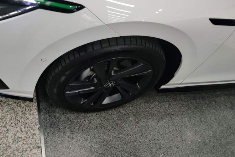 Used Volkswagen Golf 2023 Facelift 280TSI DSG R-Line Lite