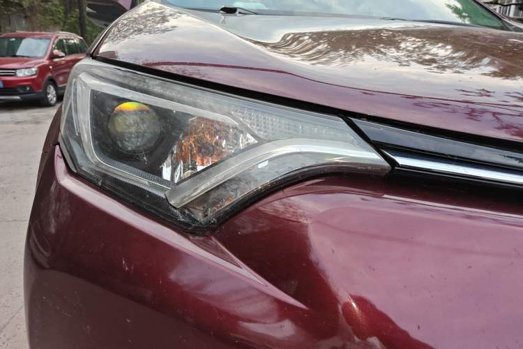 Used Toyota RAV4 2016 2.0L CVT Two-Wheel Drive Fashion Edition China V Standard Right Front Headlight